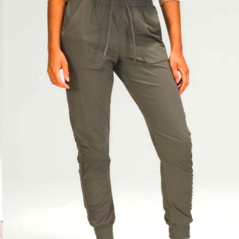 Lululemon Beyond the Studio joggers Size 4